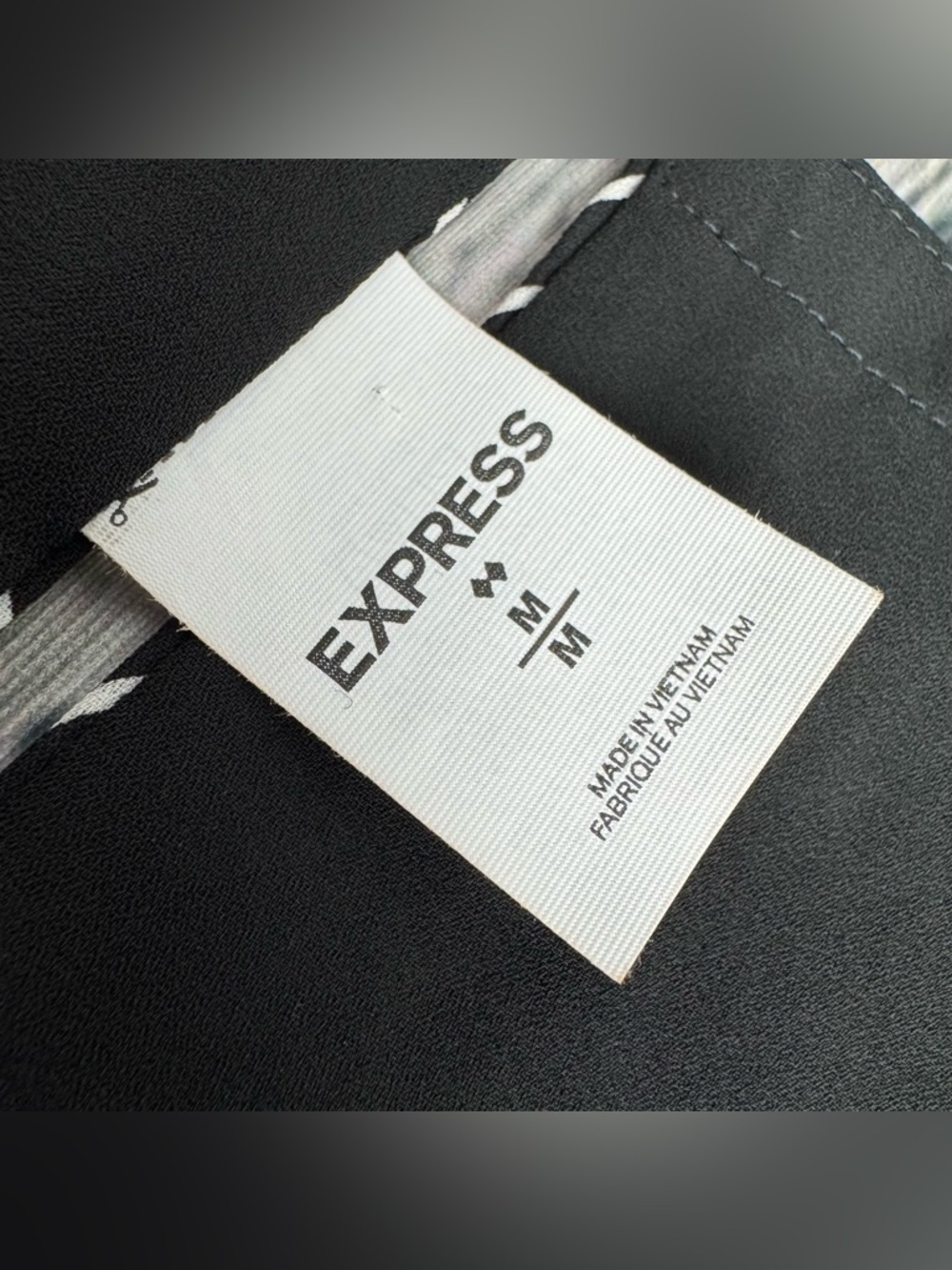 Express NWT Barcelona Reversible Cami Geometric Black White V-Neck Tank Medium - Picture 2 of 8